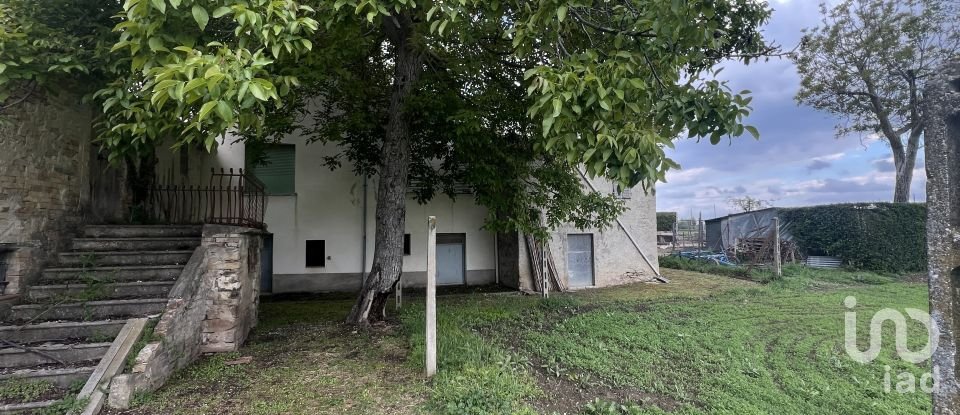 Lodge 8 rooms of 150 m² in Falerone (63837)