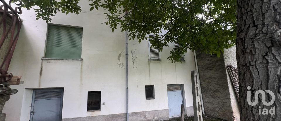 Lodge 8 rooms of 150 m² in Falerone (63837)