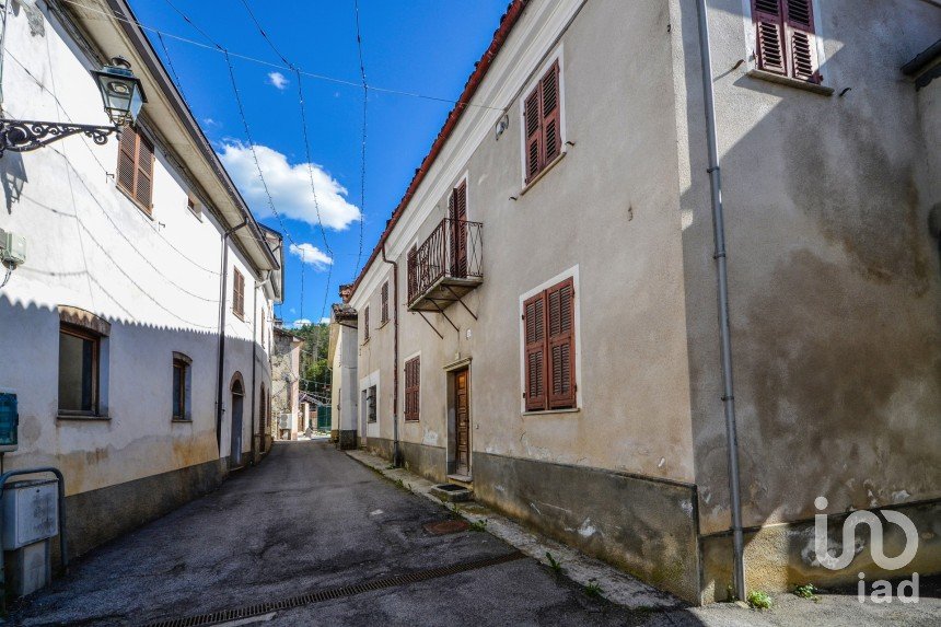 Rifugio 10 locali di 270 m² in Massimino (12071)