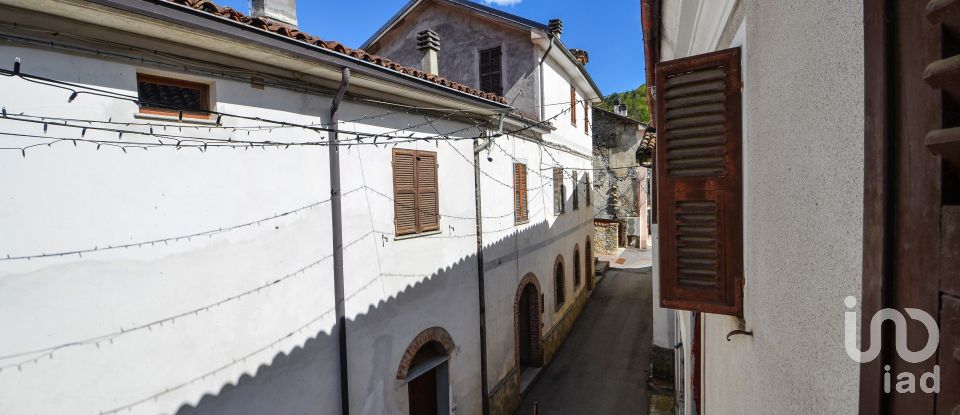 Rifugio 10 locali di 270 m² in Massimino (12071)