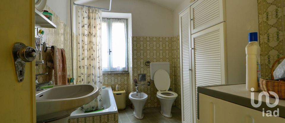 Rifugio 10 locali di 270 m² in Massimino (12071)