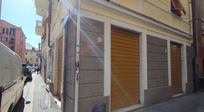 Negozio / locale commerciale di 124 m² in Genova (16154)