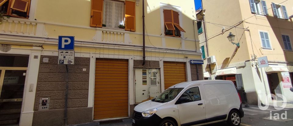 Shop / premises commercial of 124 m² in Genova (16154)