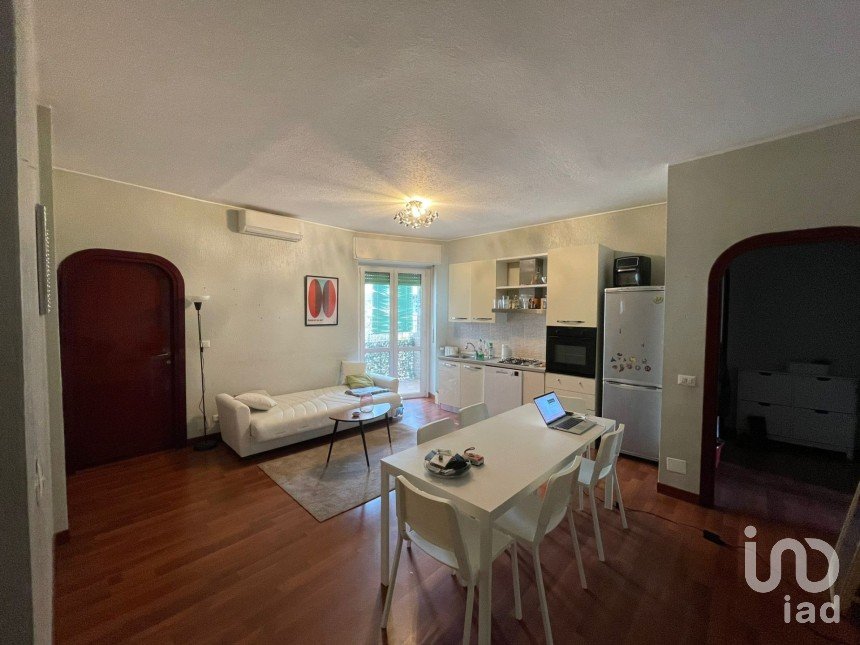 Three-room apartment of 90 m² in Milano (20149)
