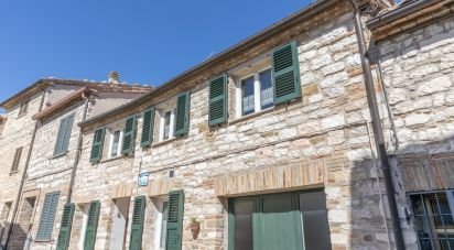 Town house 8 rooms of 146 m² in Serra Sant'Abbondio (61040)