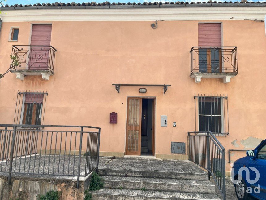 Village house 12 rooms of 420 m² in Castiglione a Casauria (65020)