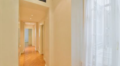 Three-room apartment of 129 m² in Milano (20121)