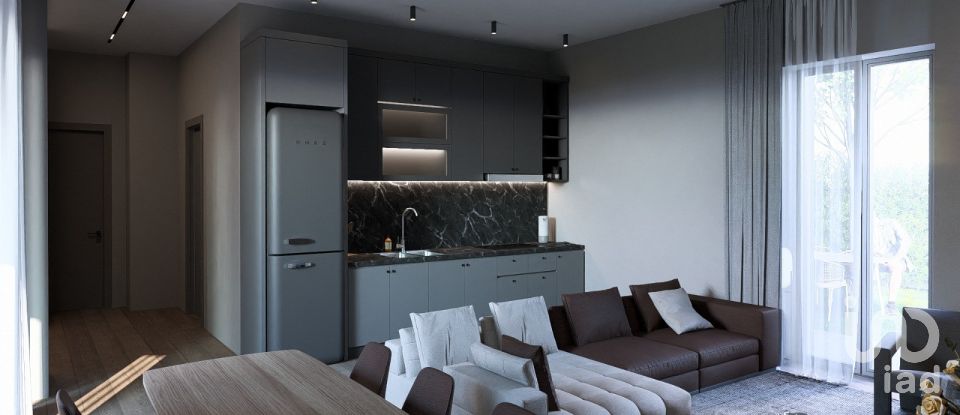 Three-room apartment of 81 m² in Mariano Comense (22066)