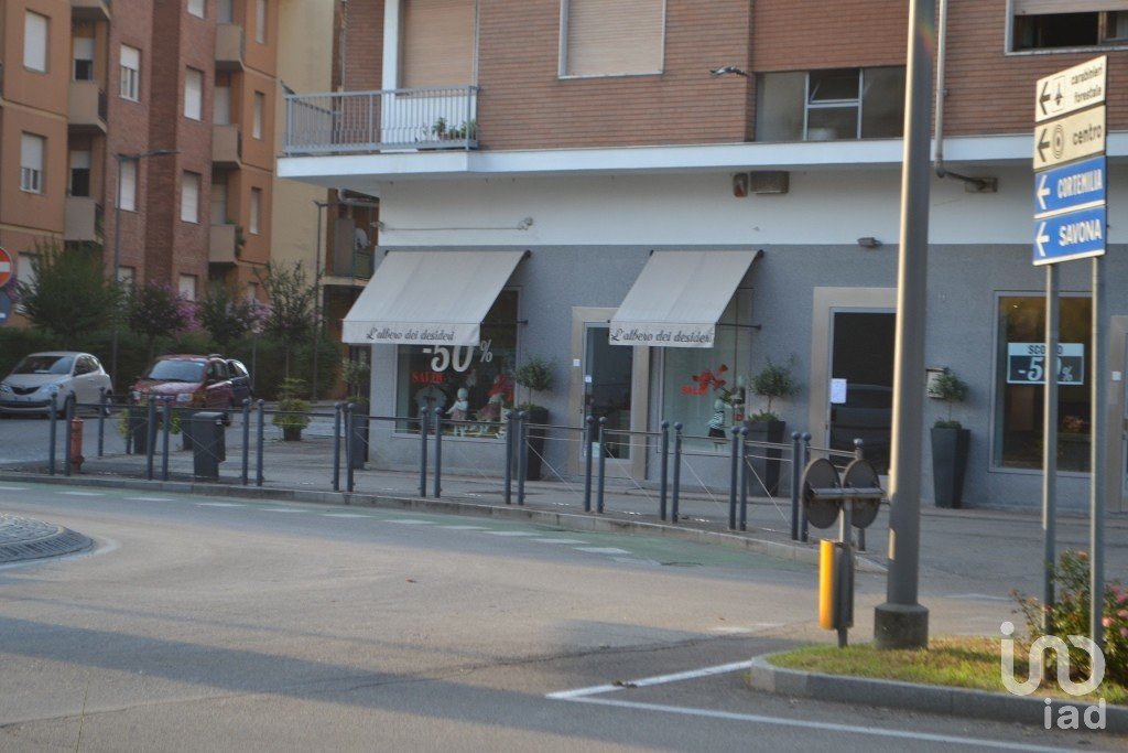 Negozio / locale commerciale di 472 m² in Diano d'Alba