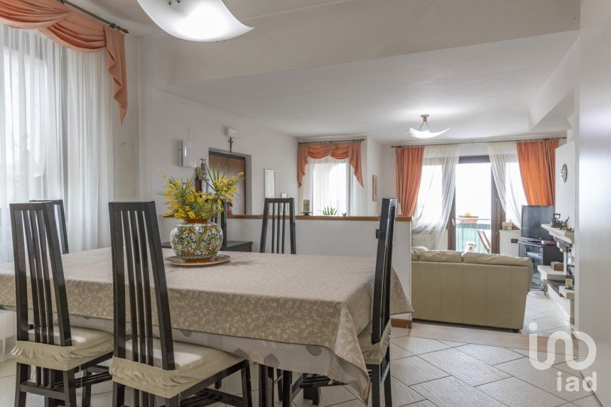 Villa Bifamiliare 6 locali di 202 m² a Offagna (60020)