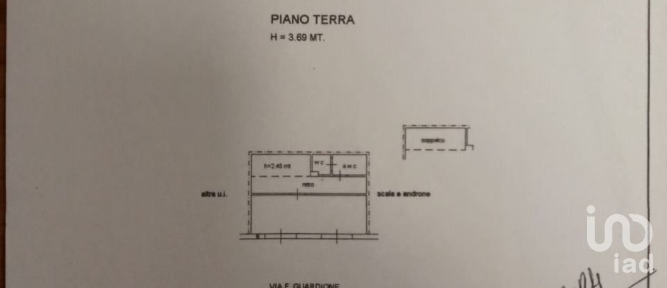 Negozio / locale commerciale di 36 m² in Palermo (90139)