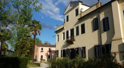 Building of 2,050 m² in Dolo (30031)