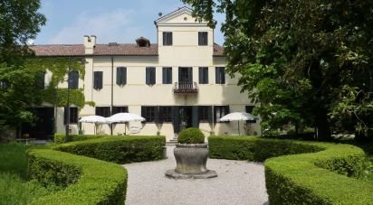 Palazzo / Stabile di 2.050 m² in Dolo (30031)