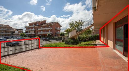 Negozio / locale commerciale di 250 m² in Sant'Elpidio a Mare (63811)