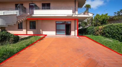 Negozio / locale commerciale di 250 m² in Sant'Elpidio a Mare (63811)