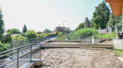 Casa indipendente 3 locali di 256 m² in Erba (22036)