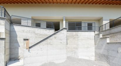 Casa indipendente 3 locali di 256 m² in Erba (22036)