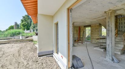 Casa indipendente 3 locali di 256 m² in Erba (22036)