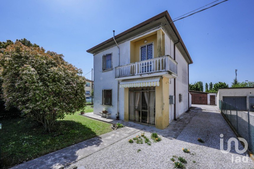 Casa indipendente 6 locali di 175 m² in Berra (44030)
