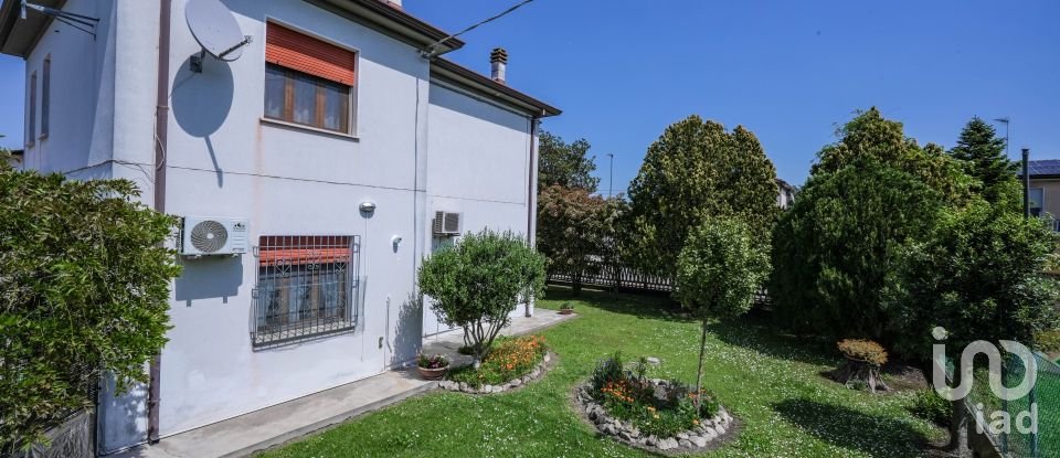 Casa indipendente 6 locali di 175 m² in Berra (44030)
