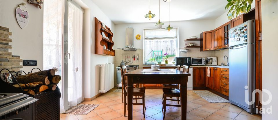 Farm 7 rooms of 160 m² in Carcare (17043)