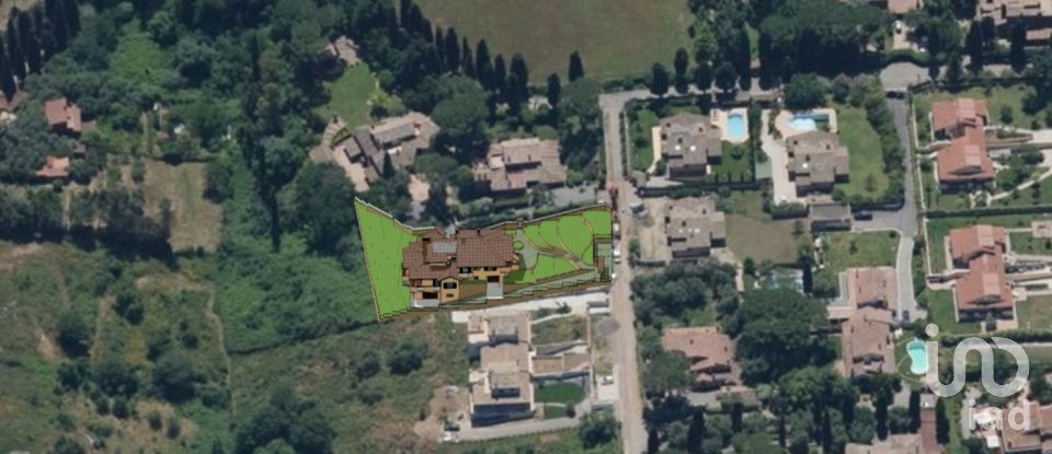 Land of 4,656 m² in Roma (00139)