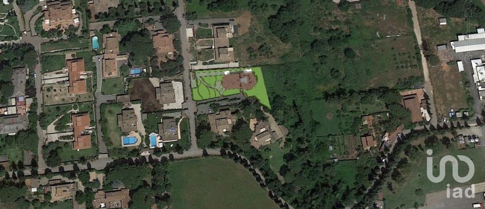 Terreno di 4.656 m² in Roma (00139)