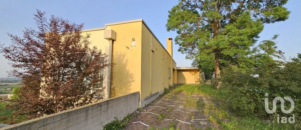 House 13 rooms of 335 m² in Casale Monferrato (15033)