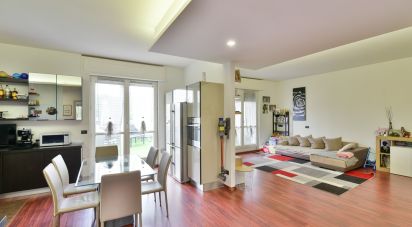 Three-room apartment of 110 m² in Lentate sul Seveso (20823)