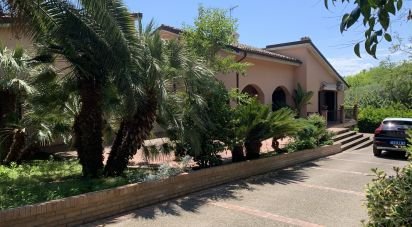 Casa indipendente / Villa 21 locali di 515 m² in Vasto (66054)