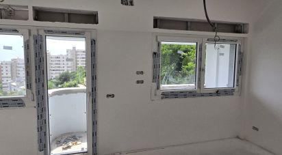 Apartment 6 rooms of 94 m² in Genova (16159)