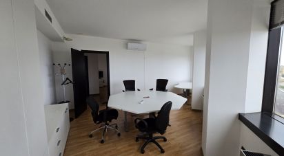 Laboratorio di 80 m² in Genova (16129)