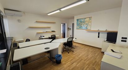 Laboratorio di 80 m² in Genova (16129)