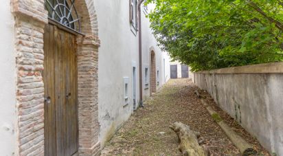Casale 14 locali di 604 m² in Camerino (62032)