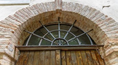 Casale 14 locali di 604 m² in Camerino (62032)