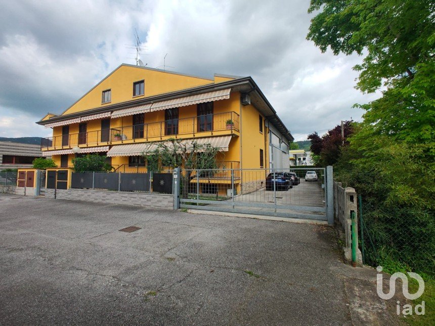 Villa Bifamiliare 8 locali di 196 m² in Botticino (25082)