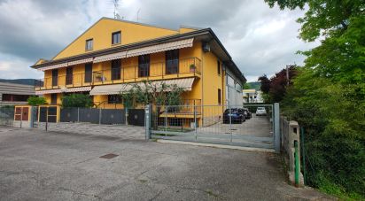 Villa Bifamiliare 8 locali di 196 m² in Botticino (25082)
