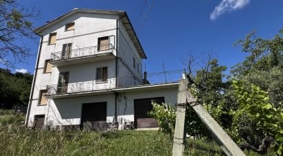 Rifugio 10 locali di 300 m² in Monte Urano (63813)