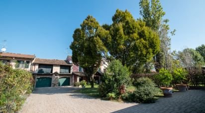 Casa indipendente / Villa 9 locali di 370 m² in Asola (46041)