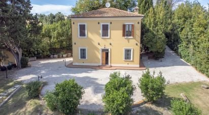Casale 9 locali di 206 m² in Osimo (60027)