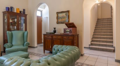 Casale 9 locali di 206 m² in Osimo (60027)