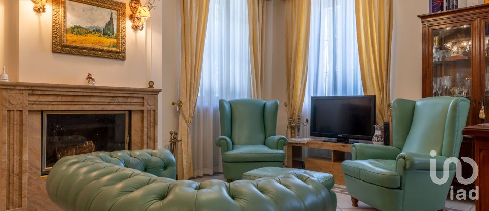 Casale 9 locali di 206 m² in Osimo (60027)