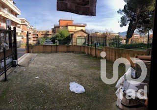 Negozio / locale commerciale di 85 m² in Mentana (00013)