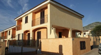 Villa Bifamiliare 9 locali di 112 m² a Orosei (08028)