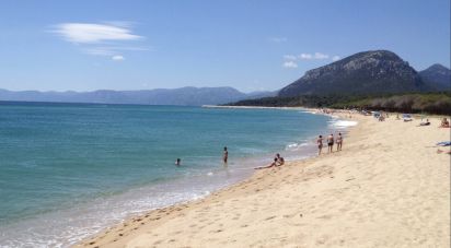 Villa Bifamiliare 9 locali di 112 m² a Orosei (08028)