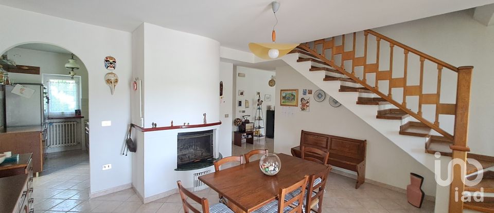 Casale 17 locali di 362 m² in Masio (15024)