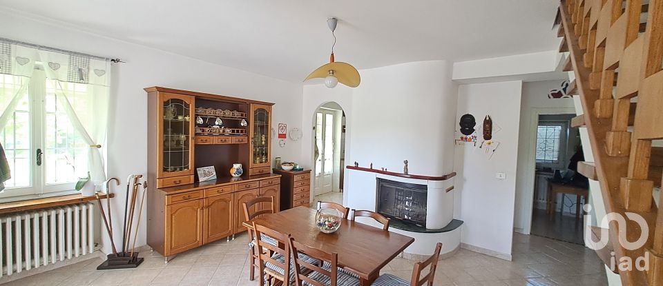 Casale 17 locali di 362 m² in Masio (15024)