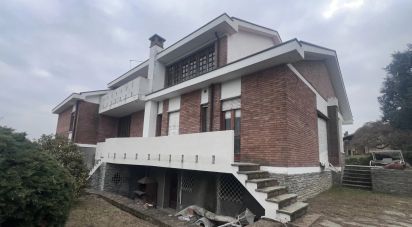 Casale 20 locali di 525 m² in Chieri (10023)