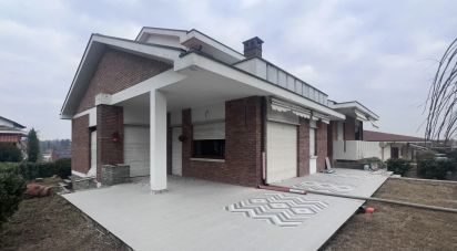 Casale 20 locali di 525 m² in Chieri (10023)