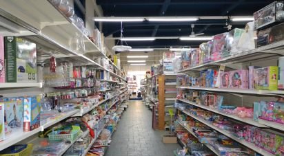 Negozio / locale commerciale di 500 m² in Genova (16151)